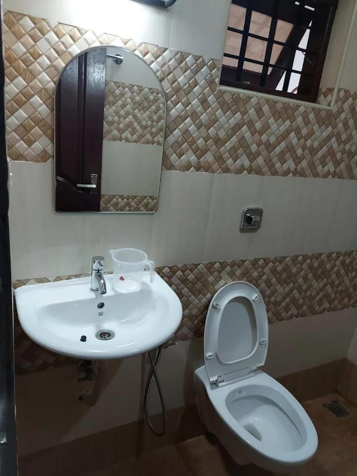 Masterkey Deluxe Rooms Kochi Exterior photo