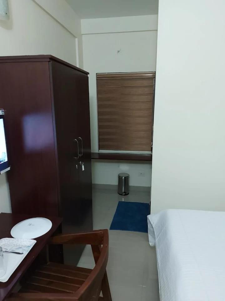Masterkey Deluxe Rooms Kochi Exterior photo